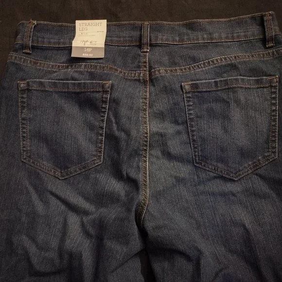 NWT Style & Co Straight Leg Jeans Size 16 - Picture 3 of 5
